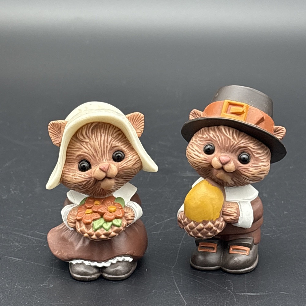 Vintage 1981 Hallmark Pilgrim Squirrels Salt and Pepper Shakers Set